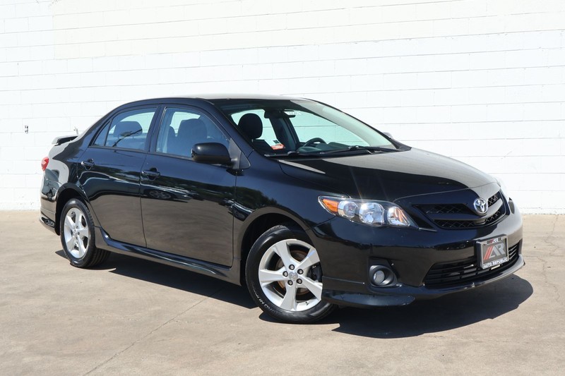 Toyota Corolla Vehicle Full-screen Gallery Image 01