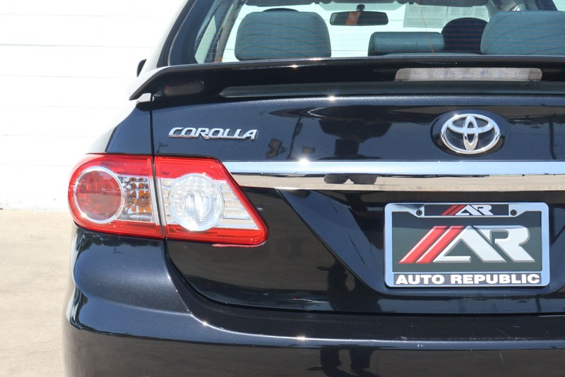 Toyota Corolla Vehicle Full-screen Gallery Image 07