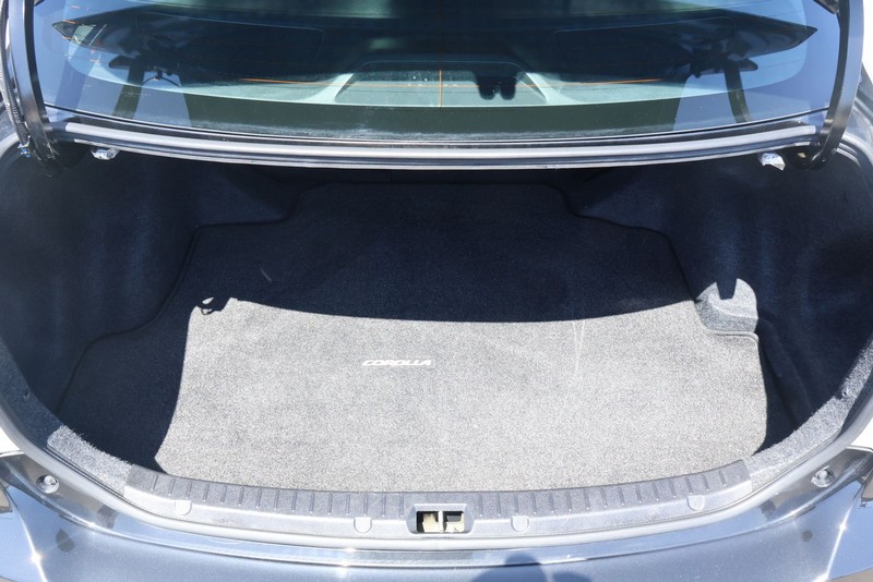Toyota Corolla Vehicle Full-screen Gallery Image 08