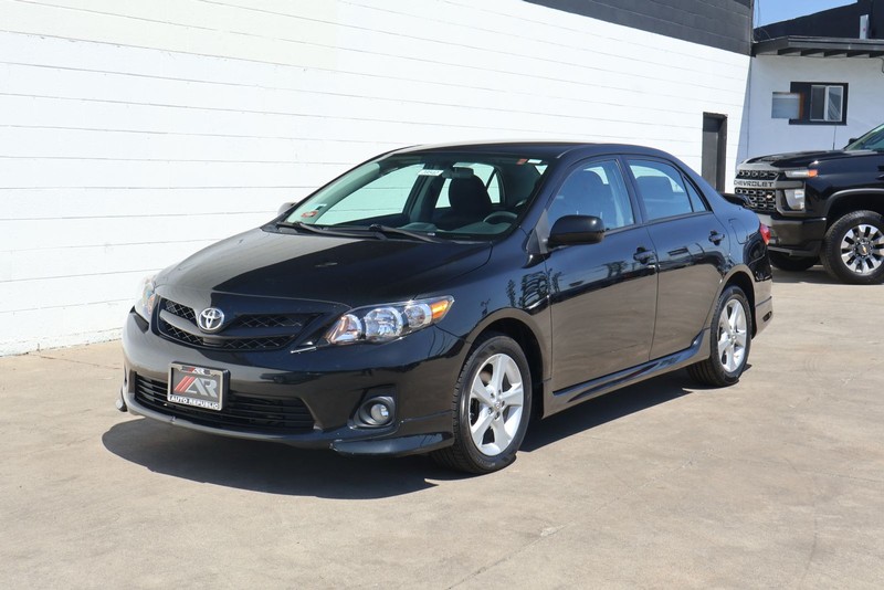 Toyota Corolla Vehicle Full-screen Gallery Image 11