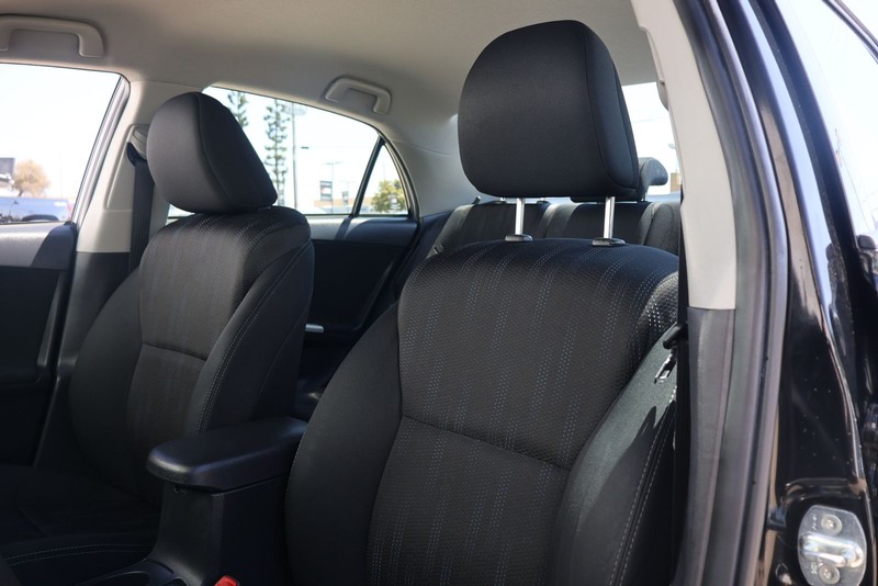 Toyota Corolla Vehicle Full-screen Gallery Image 16