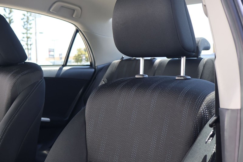 Toyota Corolla Vehicle Full-screen Gallery Image 17