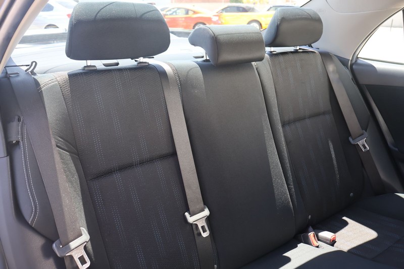 Toyota Corolla Vehicle Full-screen Gallery Image 19