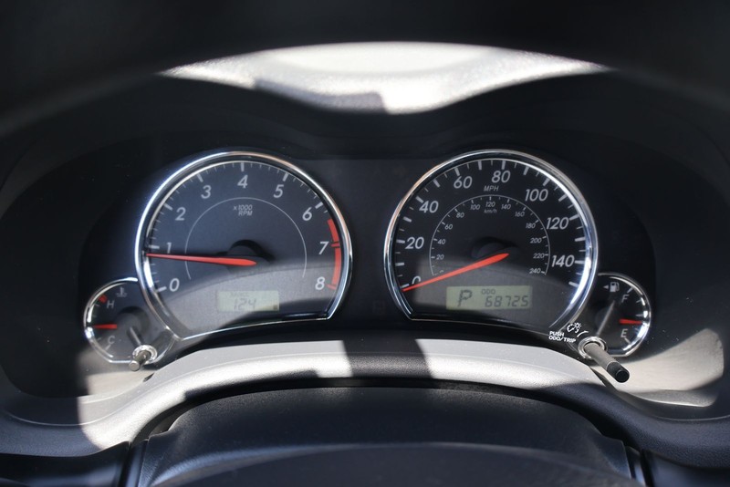 Toyota Corolla Vehicle Full-screen Gallery Image 21