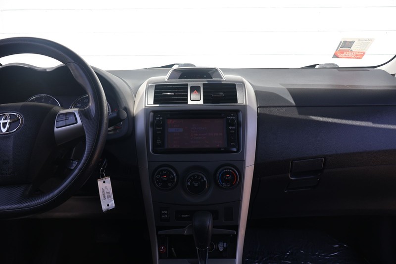Toyota Corolla Vehicle Full-screen Gallery Image 25