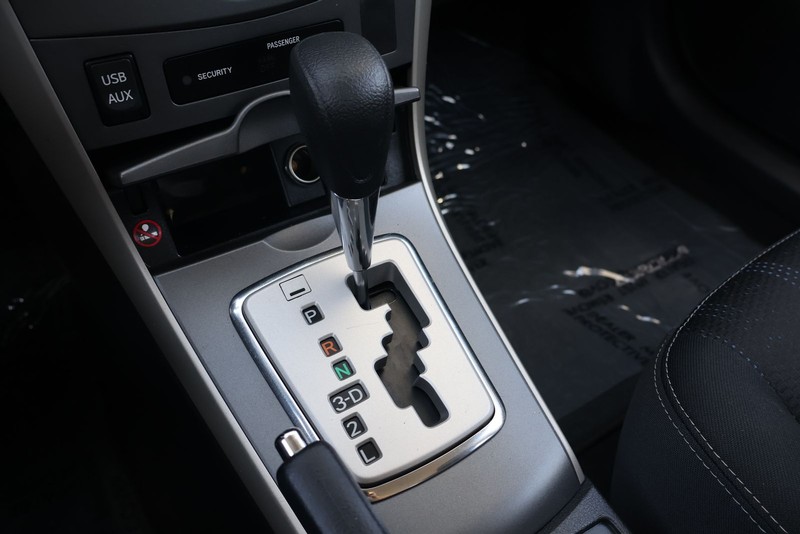 Toyota Corolla Vehicle Full-screen Gallery Image 28