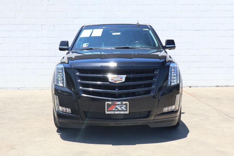 Cadillac Escalade Vehicle Full-screen Gallery Image 02