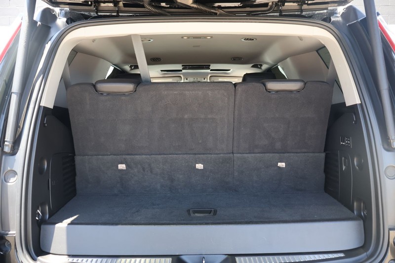 Cadillac Escalade Vehicle Full-screen Gallery Image 08