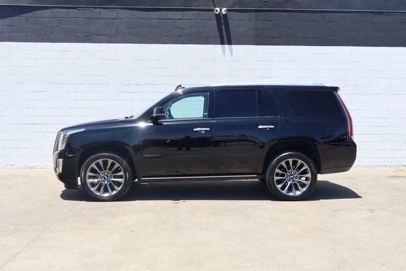 Cadillac Escalade Vehicle Full-screen Gallery Image 10