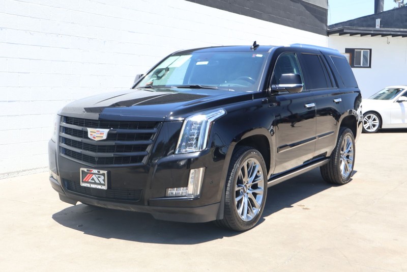 Cadillac Escalade Vehicle Full-screen Gallery Image 11