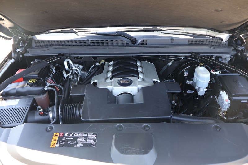 Cadillac Escalade Vehicle Full-screen Gallery Image 12