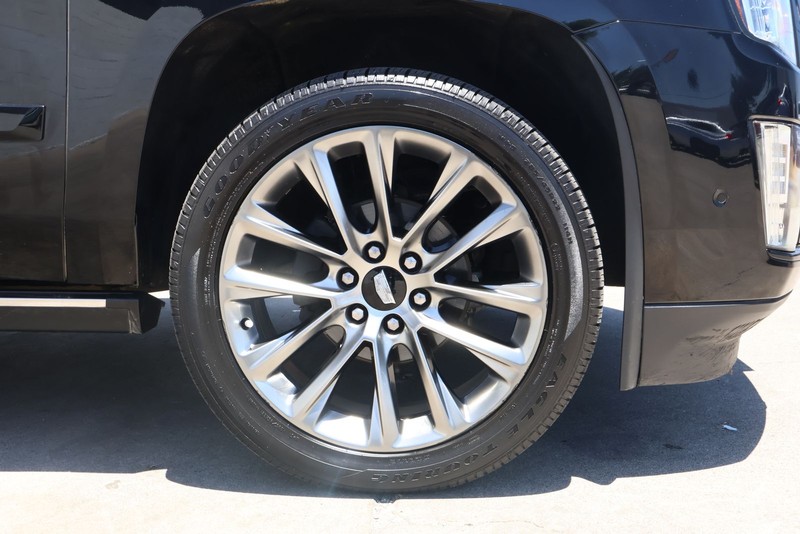 Cadillac Escalade Vehicle Full-screen Gallery Image 13