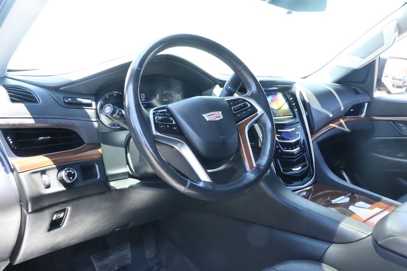 Cadillac Escalade Vehicle Full-screen Gallery Image 15