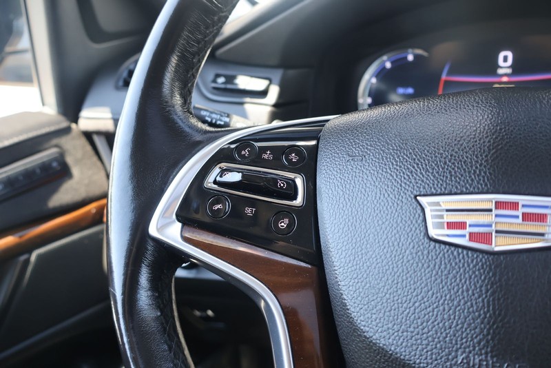 Cadillac Escalade Vehicle Full-screen Gallery Image 25