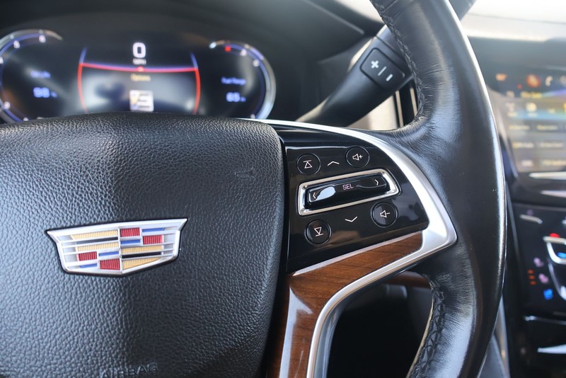 Cadillac Escalade Vehicle Full-screen Gallery Image 26