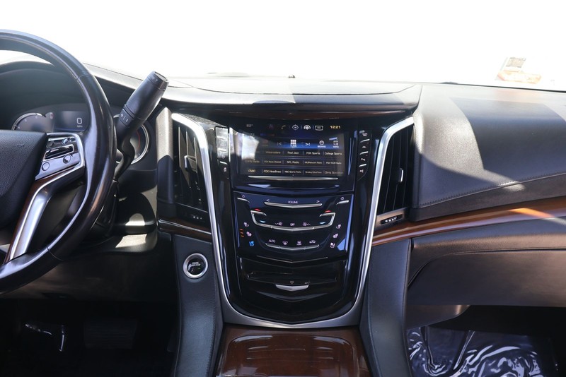 Cadillac Escalade Vehicle Full-screen Gallery Image 27