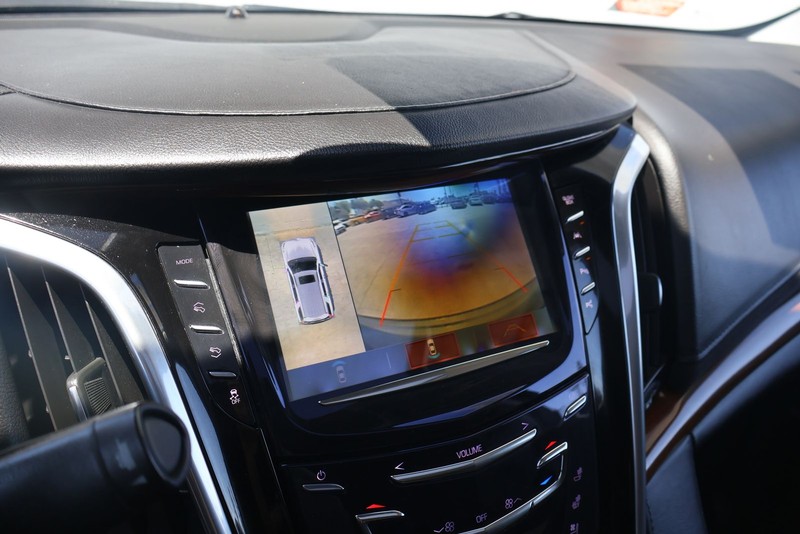 Cadillac Escalade Vehicle Full-screen Gallery Image 28
