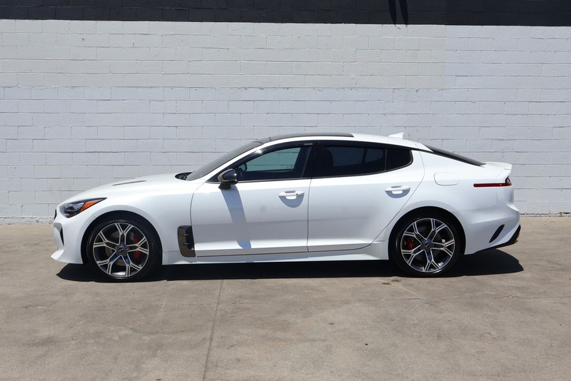 Kia Stinger Vehicle Full-screen Gallery Image 10