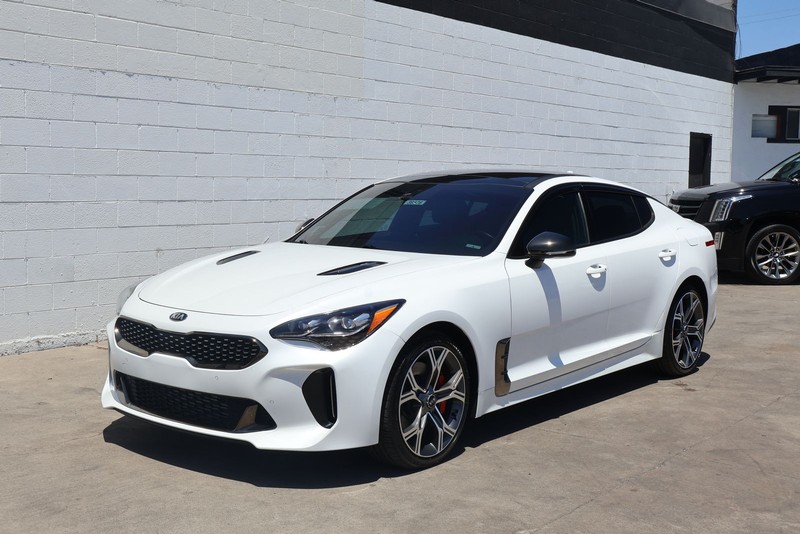Kia Stinger Vehicle Full-screen Gallery Image 11