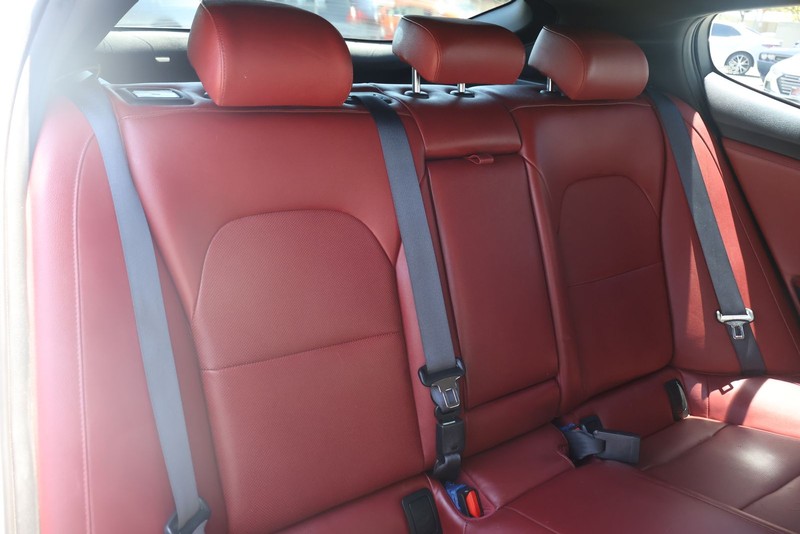 Kia Stinger Vehicle Full-screen Gallery Image 20