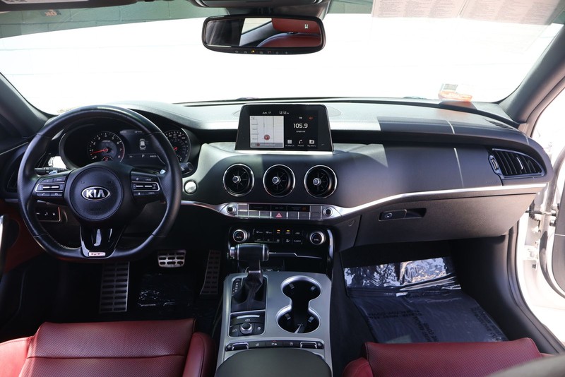 Kia Stinger Vehicle Full-screen Gallery Image 21