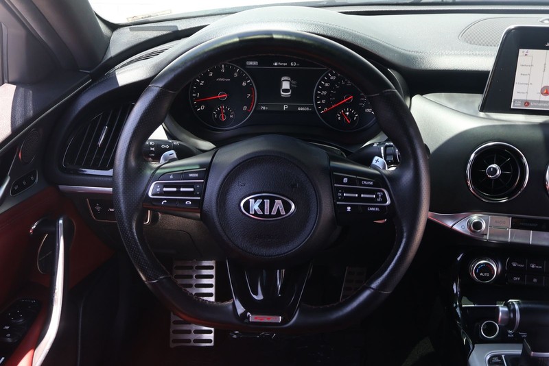 Kia Stinger Vehicle Full-screen Gallery Image 23
