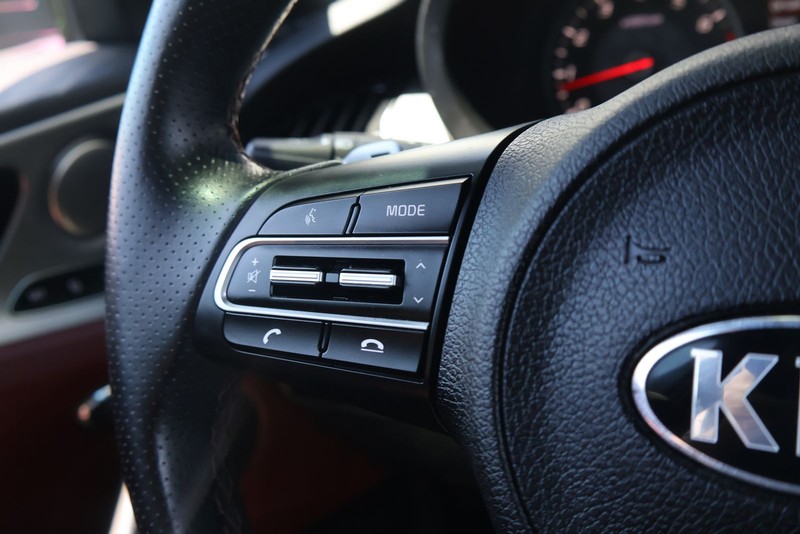 Kia Stinger Vehicle Full-screen Gallery Image 24