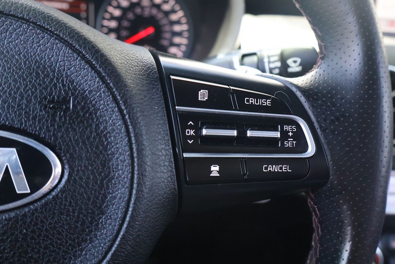 Kia Stinger Vehicle Full-screen Gallery Image 25