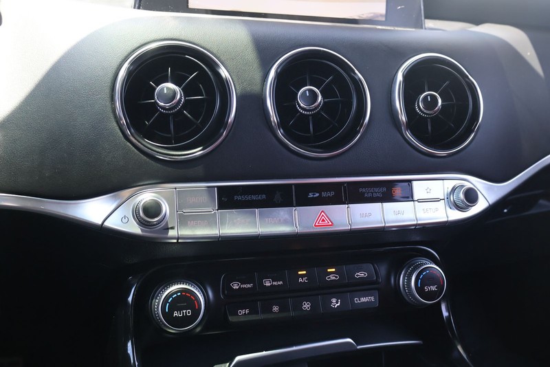 Kia Stinger Vehicle Full-screen Gallery Image 29