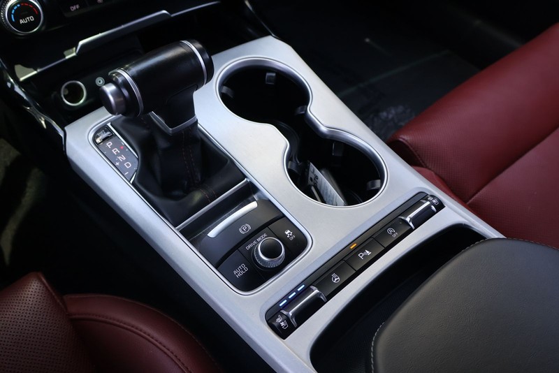 Kia Stinger Vehicle Full-screen Gallery Image 30