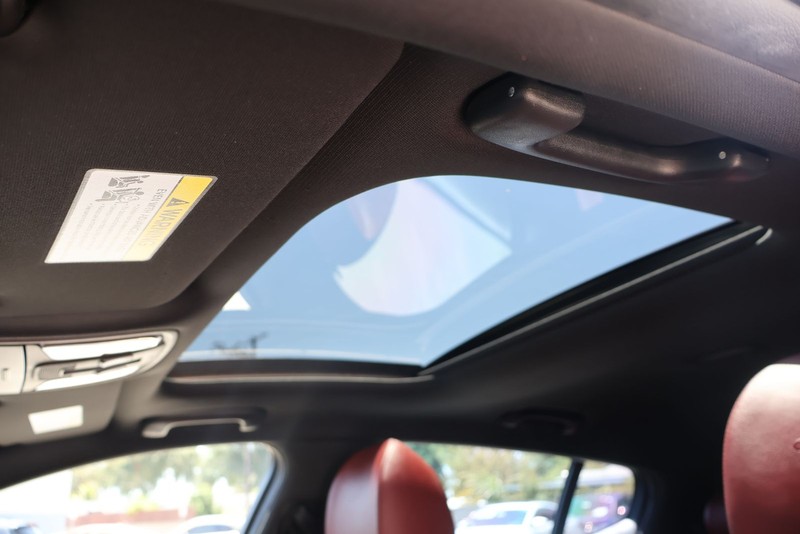 Kia Stinger Vehicle Full-screen Gallery Image 31