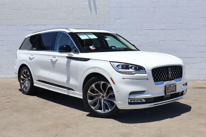 Lincoln Aviator Vehicle Full-screen Gallery Image 01