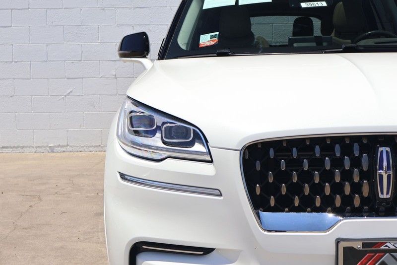 Lincoln Aviator Vehicle Full-screen Gallery Image 03
