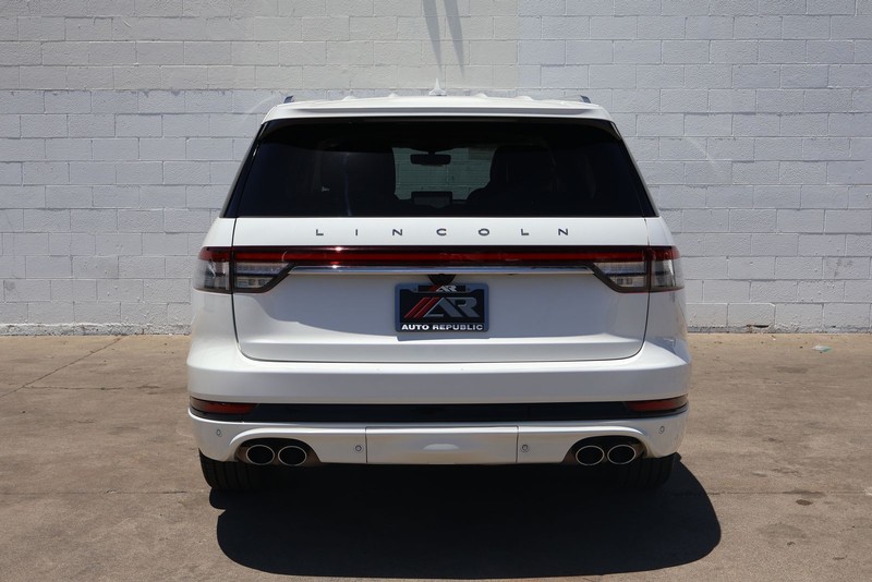 Lincoln Aviator Vehicle Full-screen Gallery Image 06