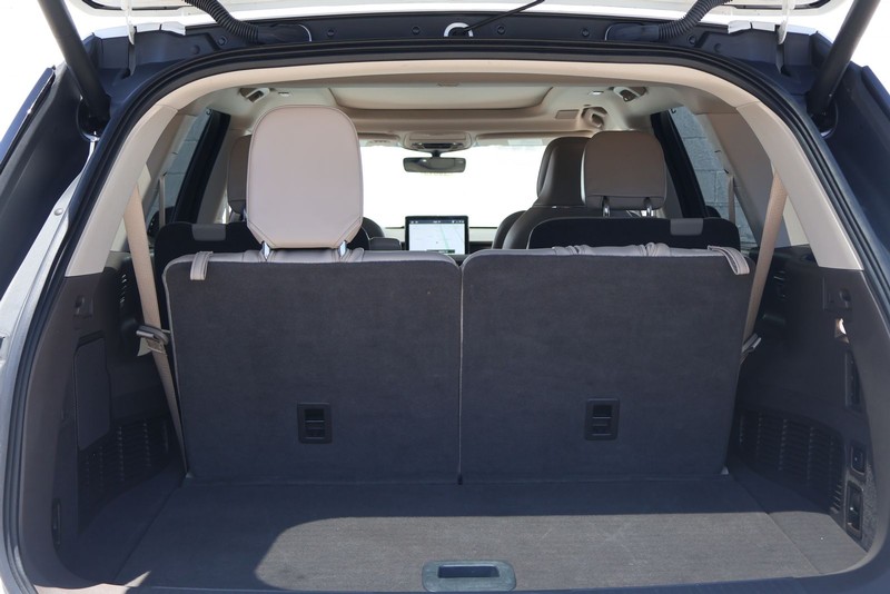 Lincoln Aviator Vehicle Full-screen Gallery Image 08