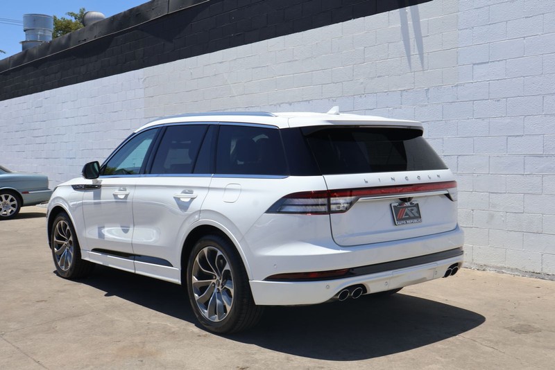 Lincoln Aviator Vehicle Full-screen Gallery Image 10