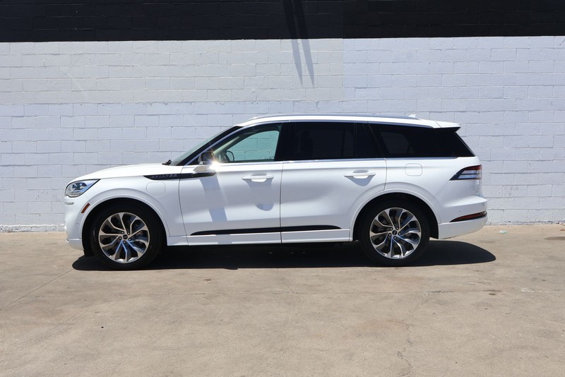 Lincoln Aviator Vehicle Full-screen Gallery Image 11
