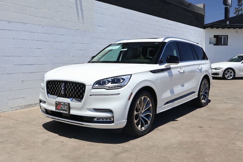 Lincoln Aviator Vehicle Full-screen Gallery Image 12
