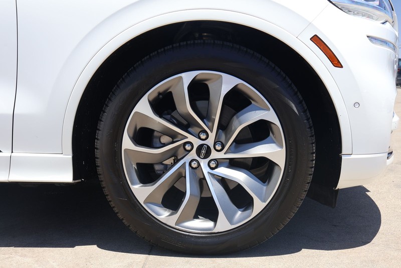 Lincoln Aviator Vehicle Full-screen Gallery Image 14