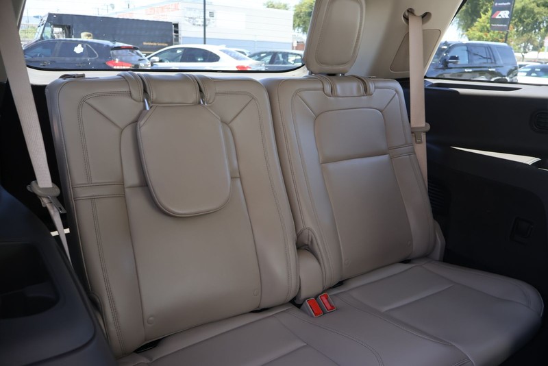 Lincoln Aviator Vehicle Full-screen Gallery Image 22
