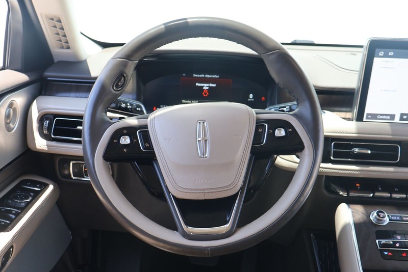Lincoln Aviator Vehicle Full-screen Gallery Image 26