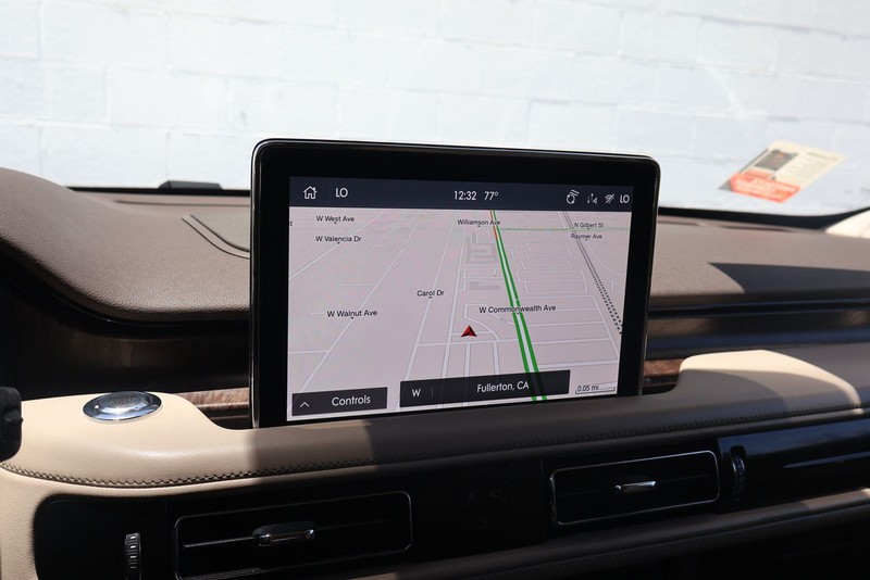 Lincoln Aviator Vehicle Full-screen Gallery Image 30