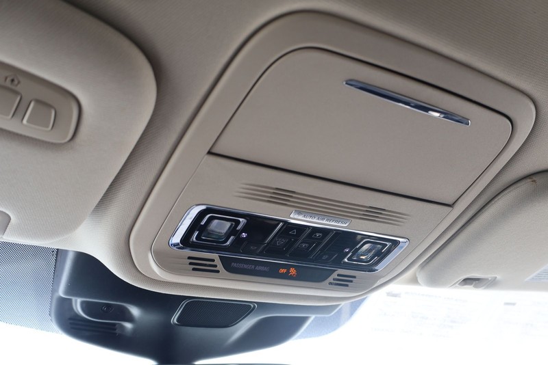 Lincoln Aviator Vehicle Full-screen Gallery Image 35