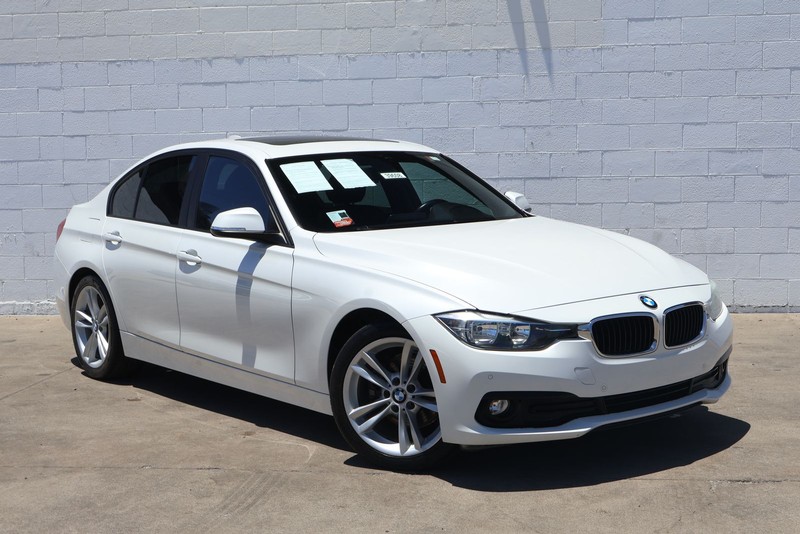 BMW 3 Series Vehicle Full-screen Gallery Image 01
