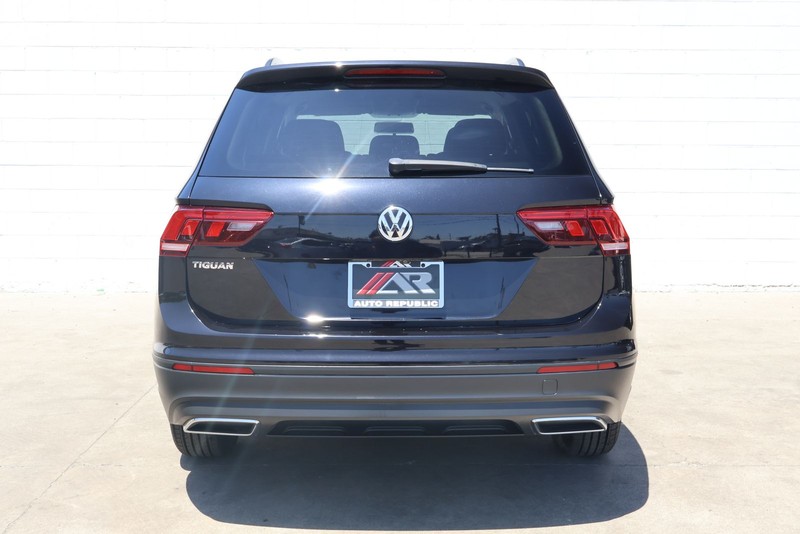 Volkswagen Tiguan Vehicle Full-screen Gallery Image 06