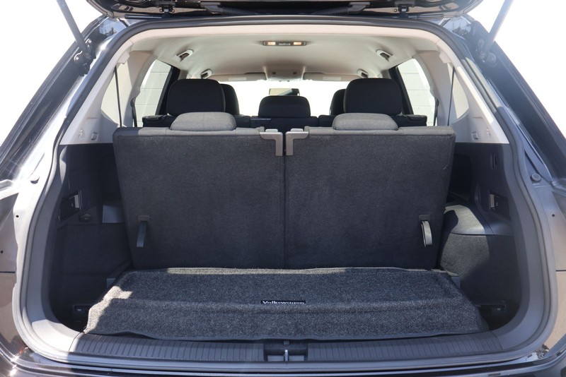 Volkswagen Tiguan Vehicle Full-screen Gallery Image 08