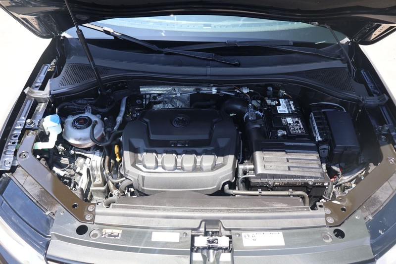 Volkswagen Tiguan Vehicle Full-screen Gallery Image 12