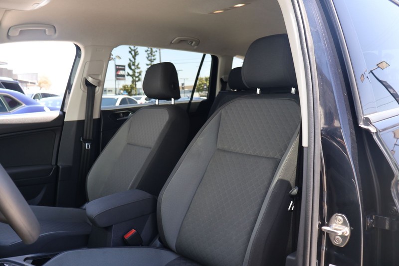 Volkswagen Tiguan Vehicle Full-screen Gallery Image 16