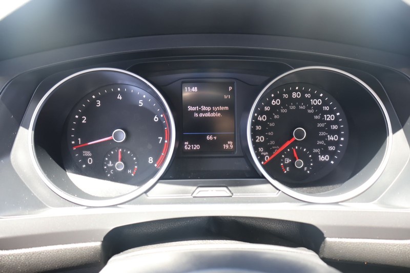 Volkswagen Tiguan Vehicle Full-screen Gallery Image 23