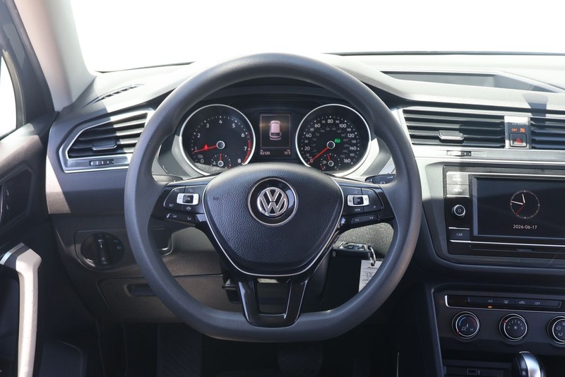 Volkswagen Tiguan Vehicle Full-screen Gallery Image 24